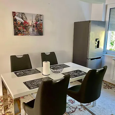 Garden House Apartment