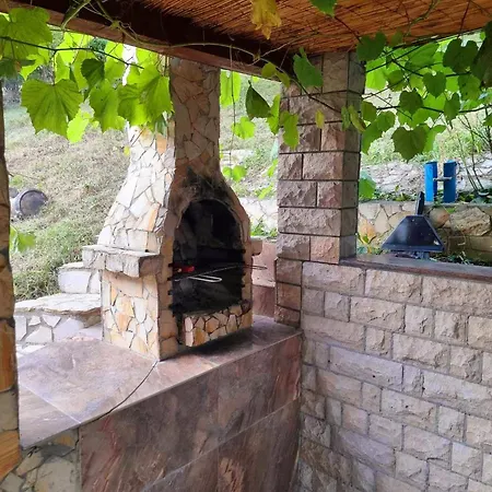 Garden House Apartment *