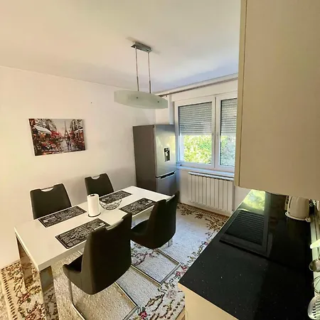 Garden House Apartment *