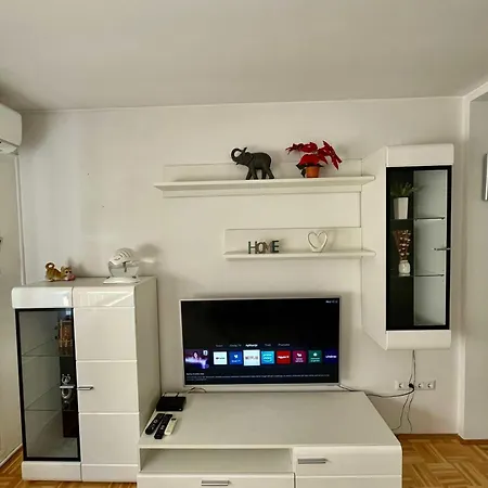 Garden House Apartment *