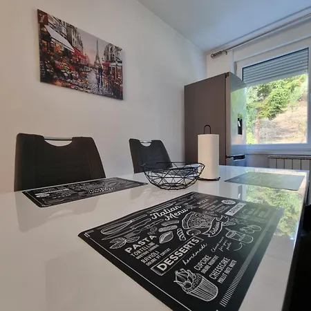 Garden House Apartment *